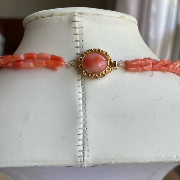 Vintage 23” long necklace, triple twisted strands of angel skin coral beads. - Picture 5 of 8